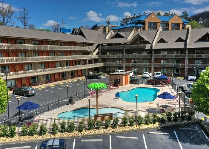Motel: Crossroads Inn & Suites